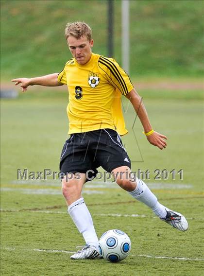 Thumbnail 1 in Lahser vs Farmington (Detroit Country Day Tournament) photogallery.
