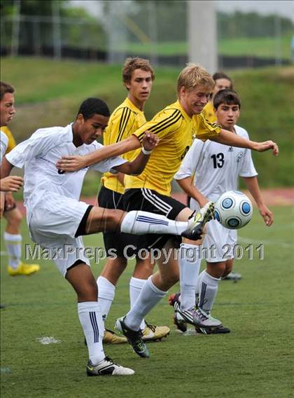 Thumbnail 1 in Lahser vs Farmington (Detroit Country Day Tournament) photogallery.