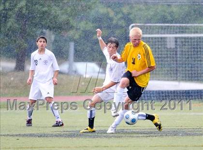 Thumbnail 2 in Lahser vs Farmington (Detroit Country Day Tournament) photogallery.