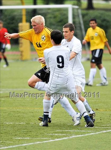Thumbnail 3 in Lahser vs Farmington (Detroit Country Day Tournament) photogallery.
