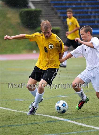Thumbnail 3 in Lahser vs Farmington (Detroit Country Day Tournament) photogallery.