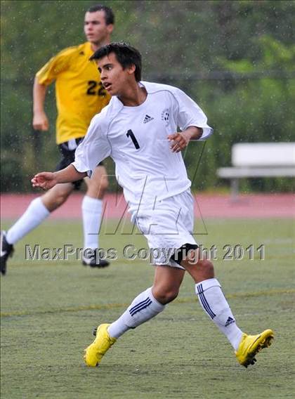 Thumbnail 3 in Lahser vs Farmington (Detroit Country Day Tournament) photogallery.
