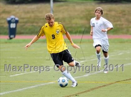 Thumbnail 3 in Lahser vs Farmington (Detroit Country Day Tournament) photogallery.