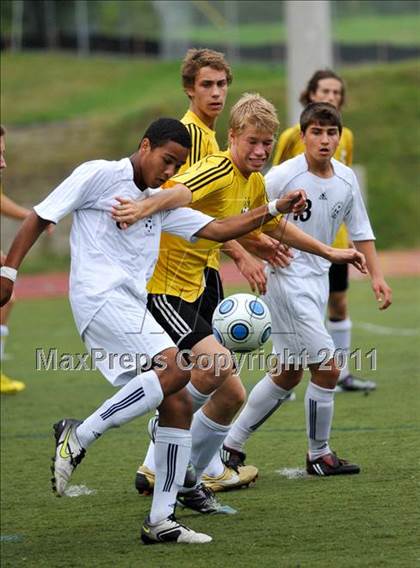 Thumbnail 3 in Lahser vs Farmington (Detroit Country Day Tournament) photogallery.