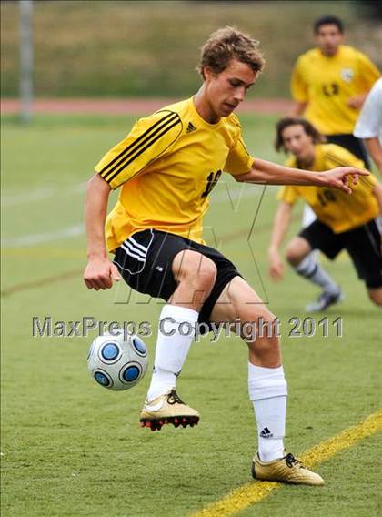 Thumbnail 2 in Lahser vs Farmington (Detroit Country Day Tournament) photogallery.