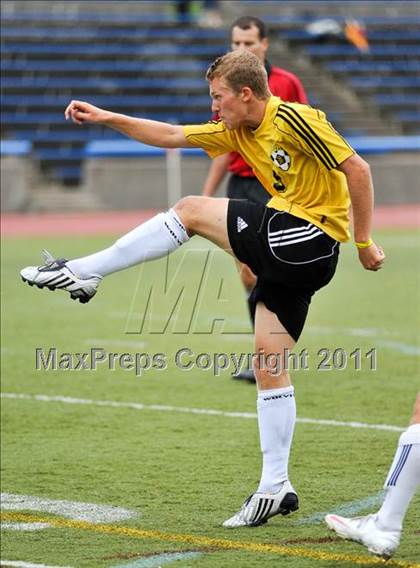 Thumbnail 2 in Lahser vs Farmington (Detroit Country Day Tournament) photogallery.