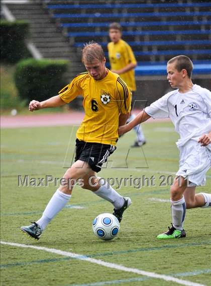Thumbnail 2 in Lahser vs Farmington (Detroit Country Day Tournament) photogallery.