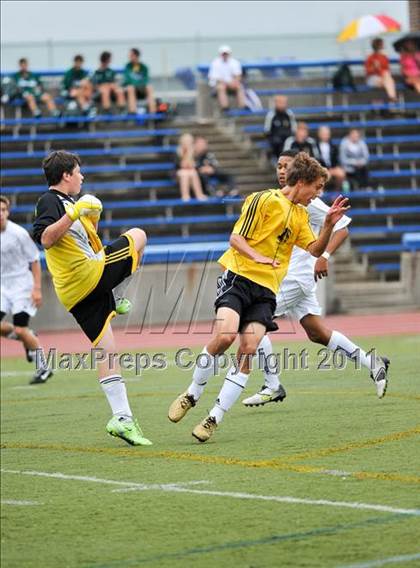 Thumbnail 3 in Lahser vs Farmington (Detroit Country Day Tournament) photogallery.