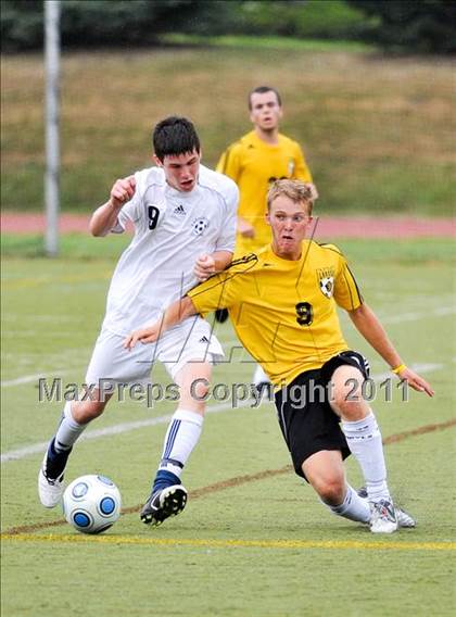 Thumbnail 3 in Lahser vs Farmington (Detroit Country Day Tournament) photogallery.