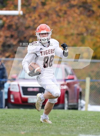 Thumbnail 3 in Lawrence vs. Gardiner photogallery.