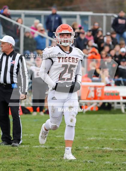Thumbnail 3 in Lawrence vs. Gardiner photogallery.