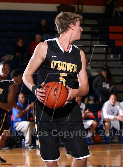 Thumbnail 2 in Bishop O'Dowd vs. El Camino Real (Tarkanian Classic) photogallery.