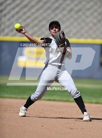 Thumbnail 3 in Canyon @ Yorba Linda photogallery.