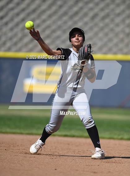 Thumbnail 1 in Canyon @ Yorba Linda photogallery.