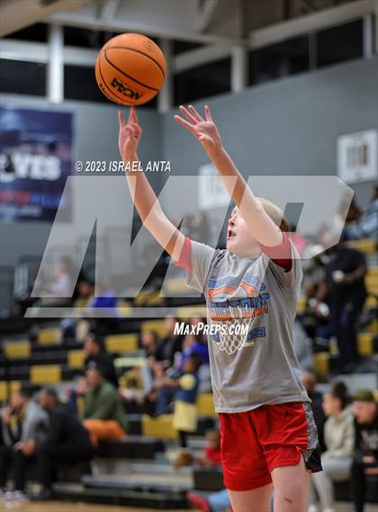 Thumbnail 1 in Fairmont vs. Red Springs (2023 Robeson County Shootout) photogallery.