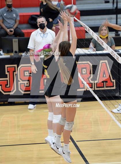 Thumbnail 3 in Capistrano Valley @ Jserra Catholic photogallery.