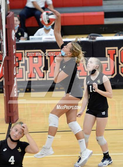 Thumbnail 2 in Capistrano Valley @ Jserra Catholic photogallery.