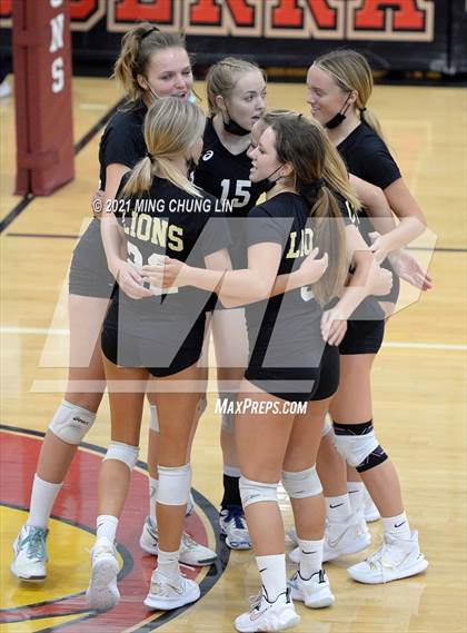 Thumbnail 3 in Capistrano Valley @ Jserra Catholic photogallery.