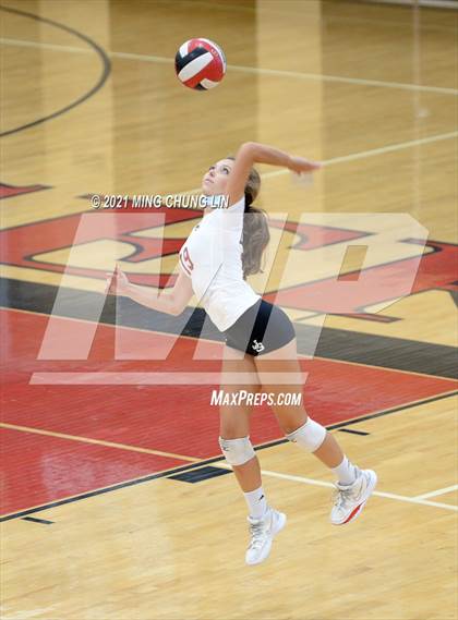 Thumbnail 3 in Capistrano Valley @ Jserra Catholic photogallery.