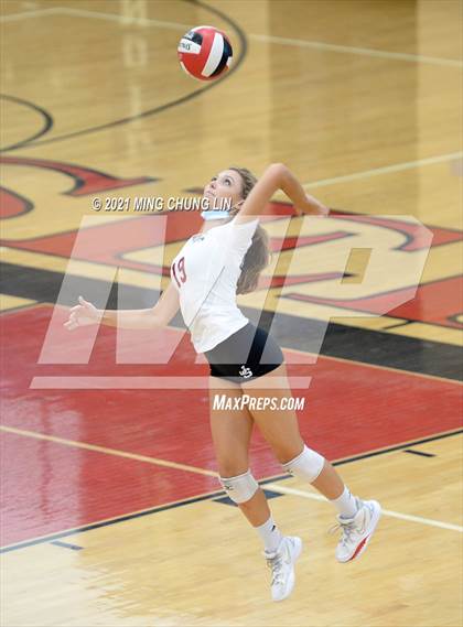Thumbnail 2 in Capistrano Valley @ Jserra Catholic photogallery.