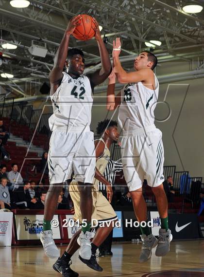 Thumbnail 1 in Bentonville vs. De La Salle (MaxPreps Holiday Classic) photogallery.