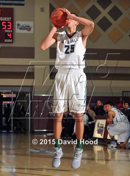 Thumbnail 3 in Bentonville vs. De La Salle (MaxPreps Holiday Classic) photogallery.