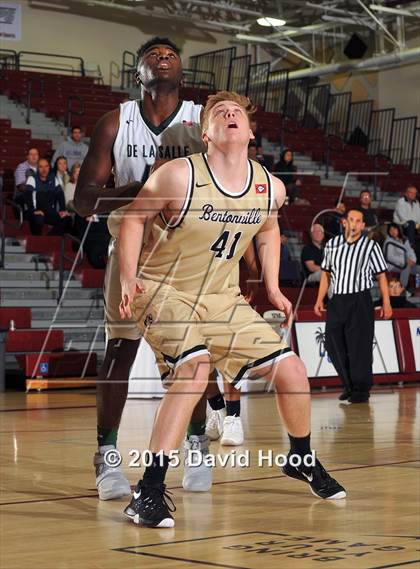 Thumbnail 1 in Bentonville vs. De La Salle (MaxPreps Holiday Classic) photogallery.