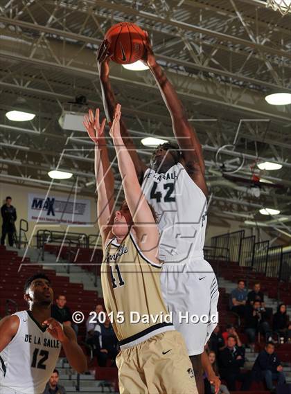 Thumbnail 2 in Bentonville vs. De La Salle (MaxPreps Holiday Classic) photogallery.