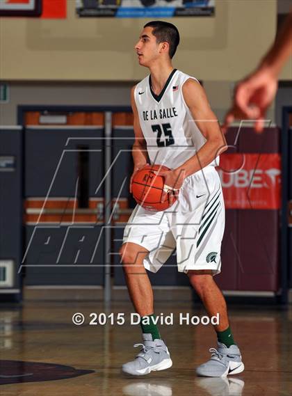 Thumbnail 1 in Bentonville vs. De La Salle (MaxPreps Holiday Classic) photogallery.