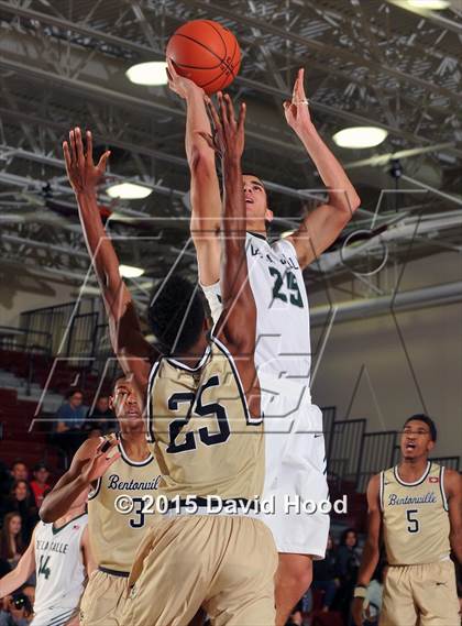 Thumbnail 1 in Bentonville vs. De La Salle (MaxPreps Holiday Classic) photogallery.