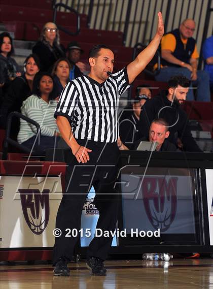 Thumbnail 3 in Bentonville vs. De La Salle (MaxPreps Holiday Classic) photogallery.
