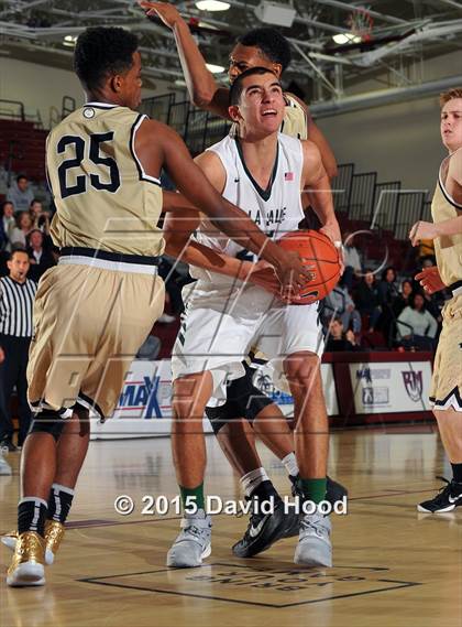 Thumbnail 2 in Bentonville vs. De La Salle (MaxPreps Holiday Classic) photogallery.