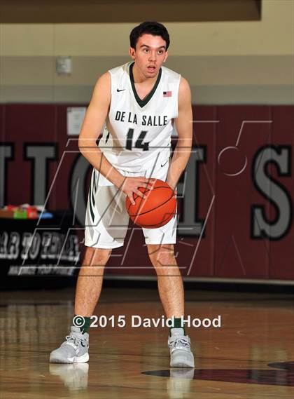 Thumbnail 3 in Bentonville vs. De La Salle (MaxPreps Holiday Classic) photogallery.
