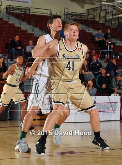 Thumbnail 2 in Bentonville vs. De La Salle (MaxPreps Holiday Classic) photogallery.