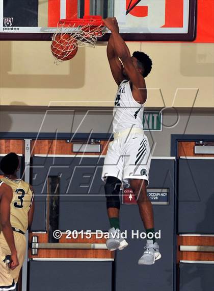 Thumbnail 1 in Bentonville vs. De La Salle (MaxPreps Holiday Classic) photogallery.