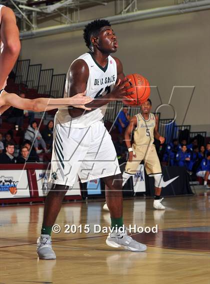 Thumbnail 2 in Bentonville vs. De La Salle (MaxPreps Holiday Classic) photogallery.