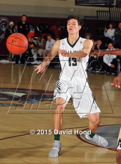 Thumbnail 3 in Bentonville vs. De La Salle (MaxPreps Holiday Classic) photogallery.