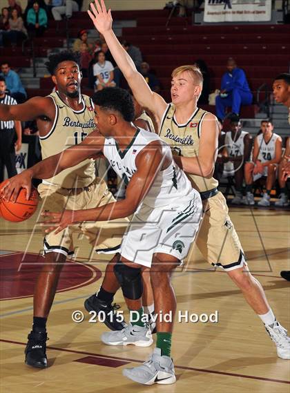Thumbnail 1 in Bentonville vs. De La Salle (MaxPreps Holiday Classic) photogallery.