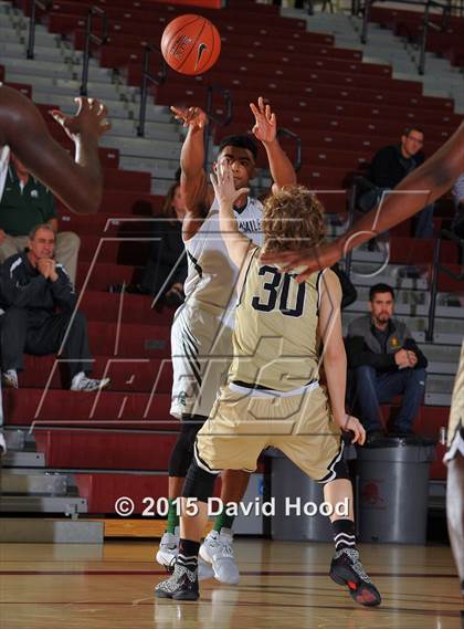 Thumbnail 3 in Bentonville vs. De La Salle (MaxPreps Holiday Classic) photogallery.