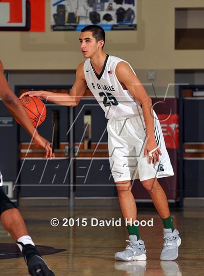 Thumbnail 2 in Bentonville vs. De La Salle (MaxPreps Holiday Classic) photogallery.