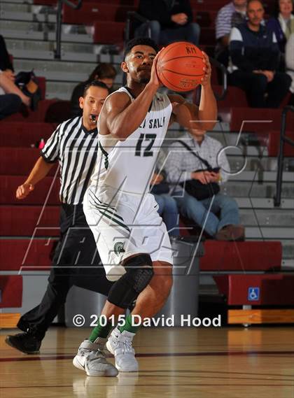 Thumbnail 1 in Bentonville vs. De La Salle (MaxPreps Holiday Classic) photogallery.