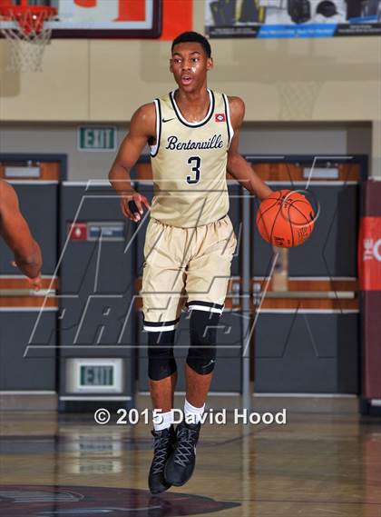 Thumbnail 1 in Bentonville vs. De La Salle (MaxPreps Holiday Classic) photogallery.