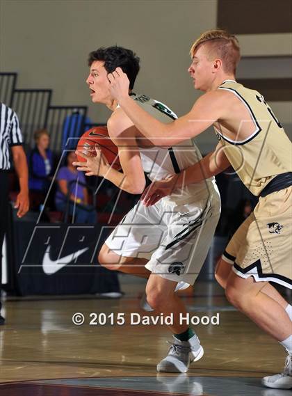 Thumbnail 2 in Bentonville vs. De La Salle (MaxPreps Holiday Classic) photogallery.