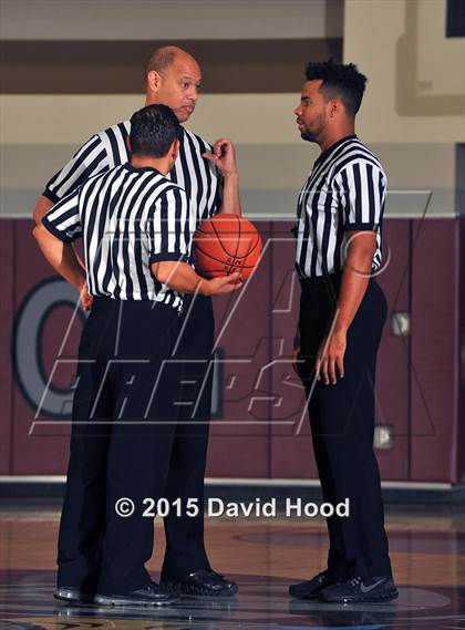 Thumbnail 2 in Bentonville vs. De La Salle (MaxPreps Holiday Classic) photogallery.