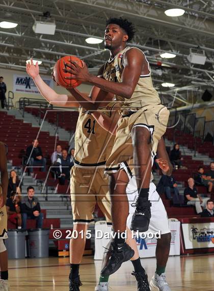 Thumbnail 3 in Bentonville vs. De La Salle (MaxPreps Holiday Classic) photogallery.