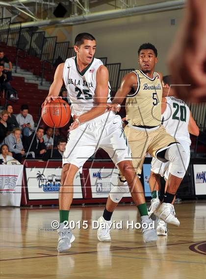 Thumbnail 1 in Bentonville vs. De La Salle (MaxPreps Holiday Classic) photogallery.
