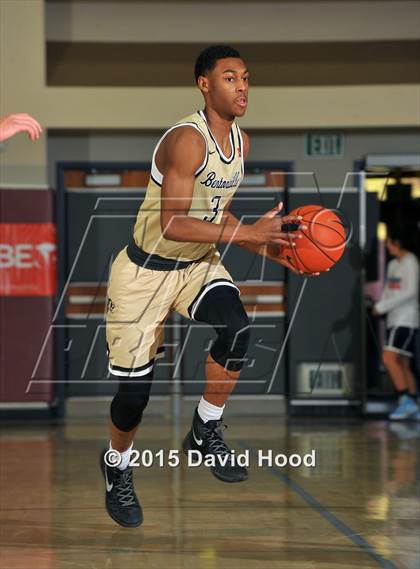 Thumbnail 2 in Bentonville vs. De La Salle (MaxPreps Holiday Classic) photogallery.