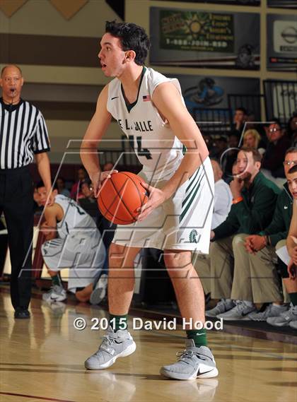 Thumbnail 2 in Bentonville vs. De La Salle (MaxPreps Holiday Classic) photogallery.