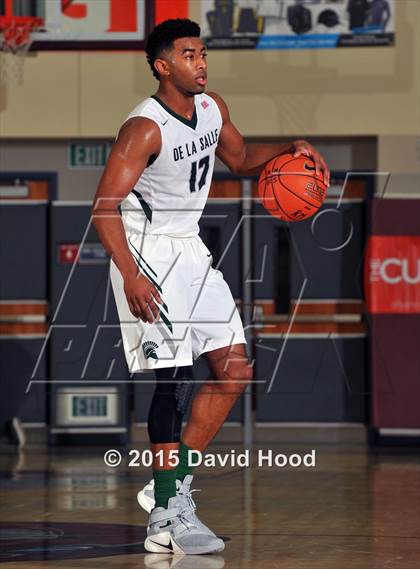 Thumbnail 3 in Bentonville vs. De La Salle (MaxPreps Holiday Classic) photogallery.