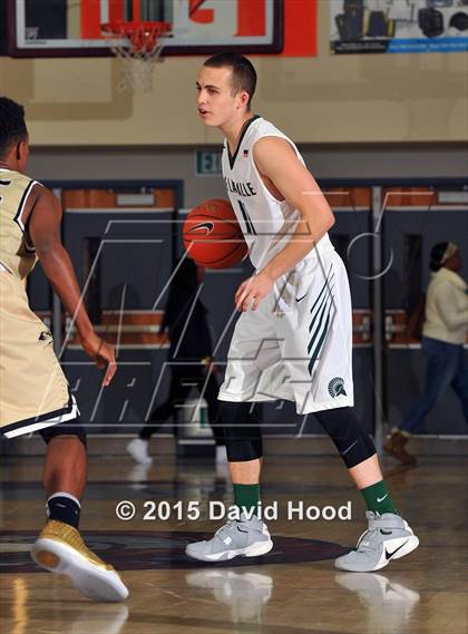 Thumbnail 2 in Bentonville vs. De La Salle (MaxPreps Holiday Classic) photogallery.